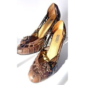 Naughty Monkey Women 8.5 M Wows-Her Pump w/ Flower in Chocolate Brown 4.25" Heel